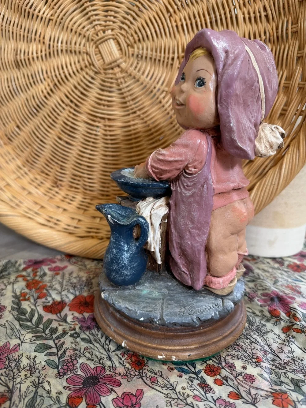 Vintage Giuseppe Armani Figurine Girl Washing Hands COLORFUL Signed Rare